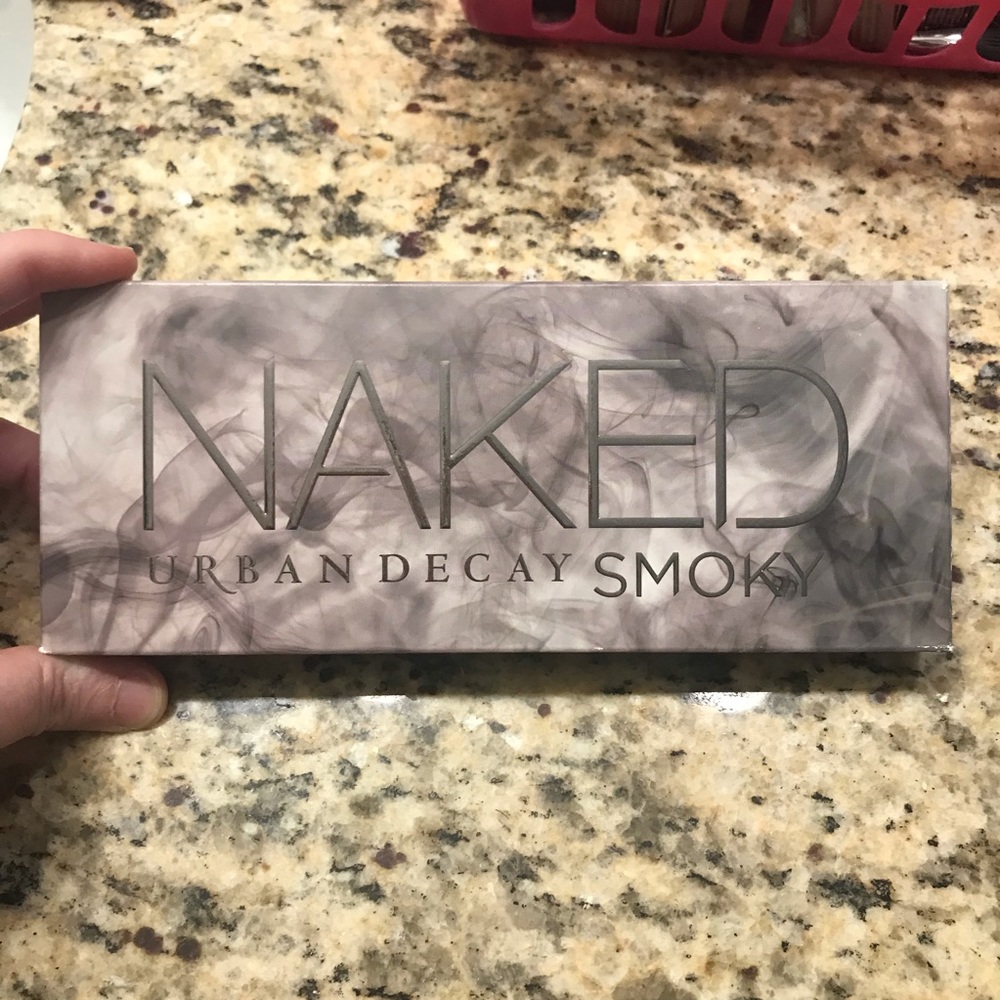 💞New!!! Urban Decay Naked Smoky Palette💞